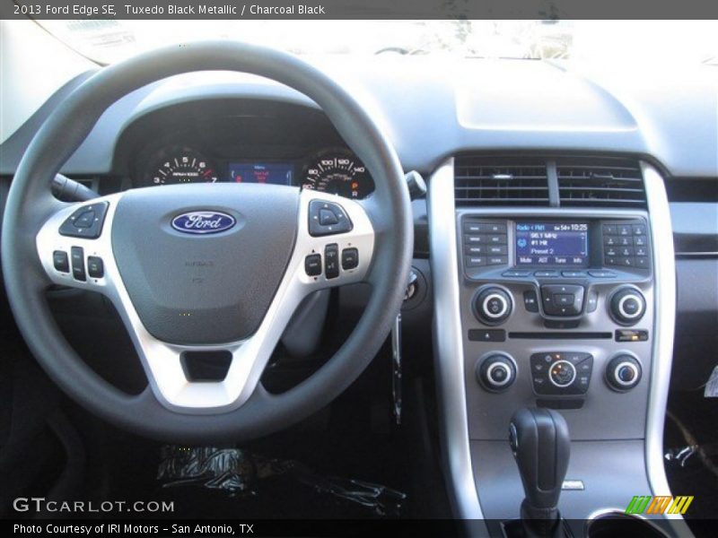 Tuxedo Black Metallic / Charcoal Black 2013 Ford Edge SE