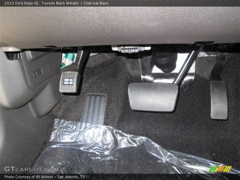 Tuxedo Black Metallic / Charcoal Black 2013 Ford Edge SE