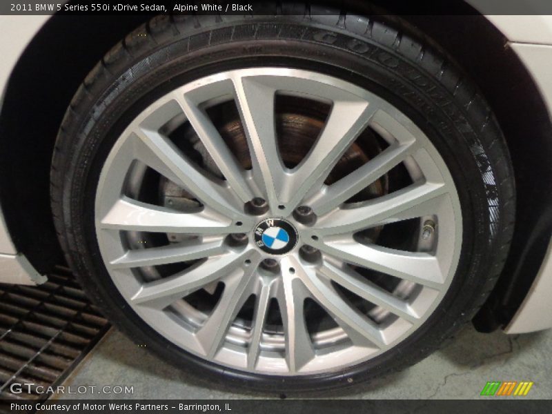 Alpine White / Black 2011 BMW 5 Series 550i xDrive Sedan