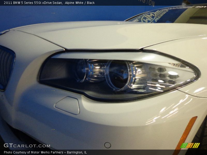 Alpine White / Black 2011 BMW 5 Series 550i xDrive Sedan