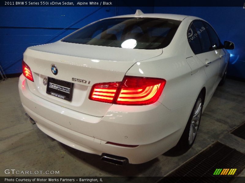 Alpine White / Black 2011 BMW 5 Series 550i xDrive Sedan