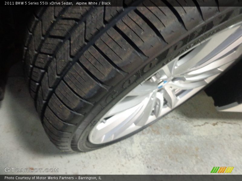 Alpine White / Black 2011 BMW 5 Series 550i xDrive Sedan
