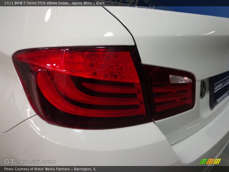 Alpine White / Black 2011 BMW 5 Series 550i xDrive Sedan