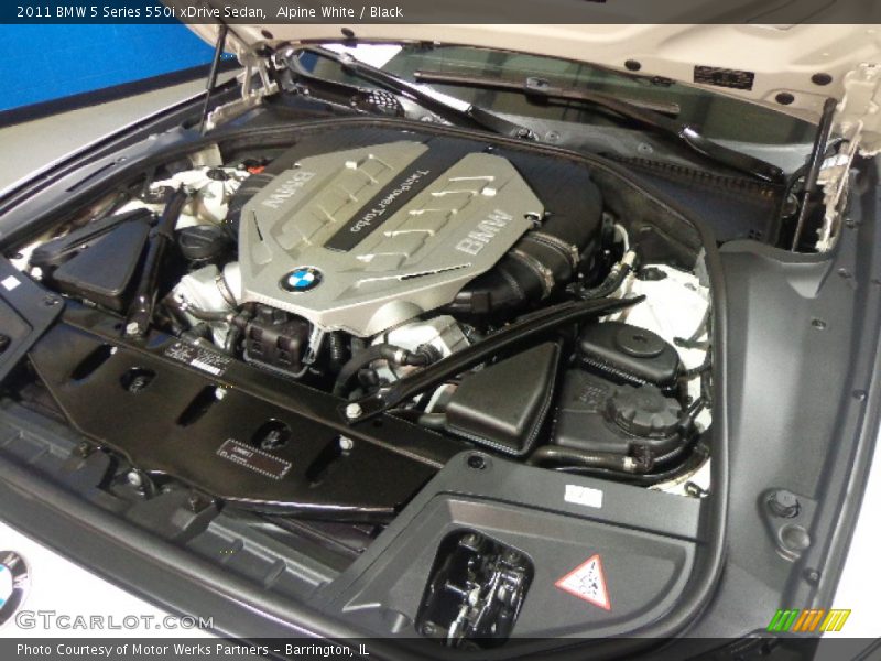 Alpine White / Black 2011 BMW 5 Series 550i xDrive Sedan