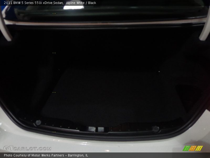Alpine White / Black 2011 BMW 5 Series 550i xDrive Sedan