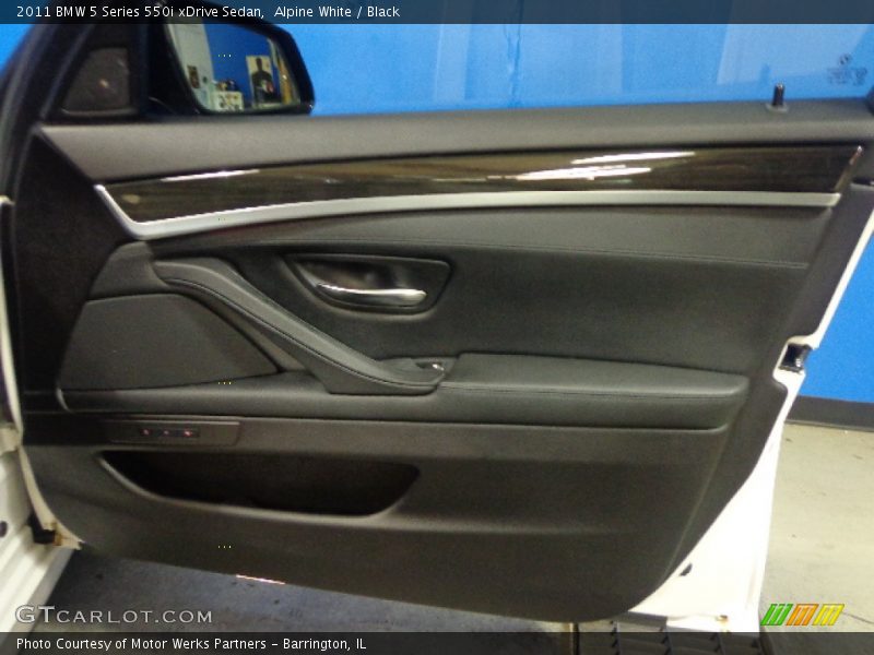 Alpine White / Black 2011 BMW 5 Series 550i xDrive Sedan