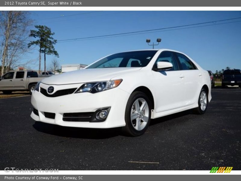 Super White / Black 2012 Toyota Camry SE