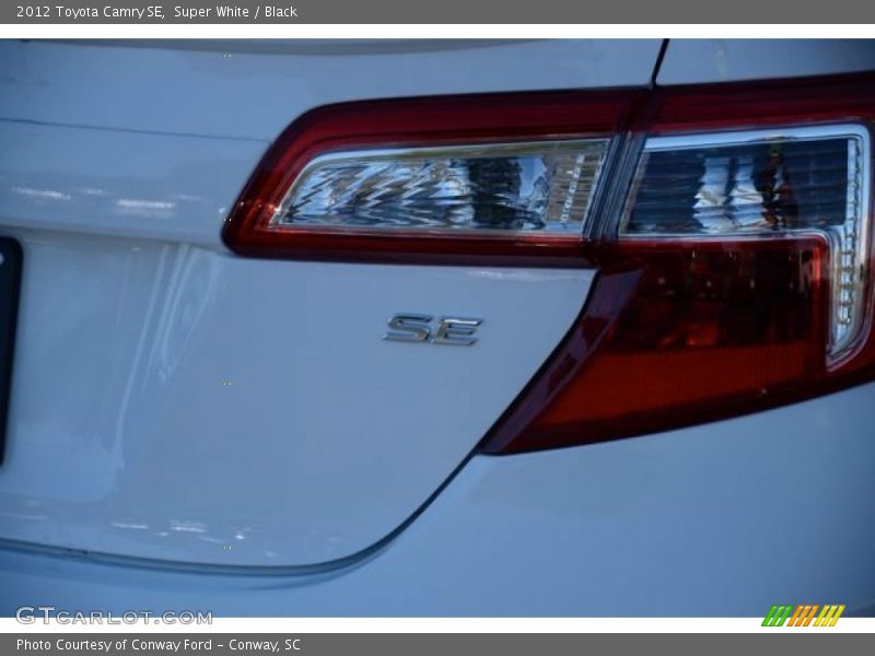 Super White / Black 2012 Toyota Camry SE