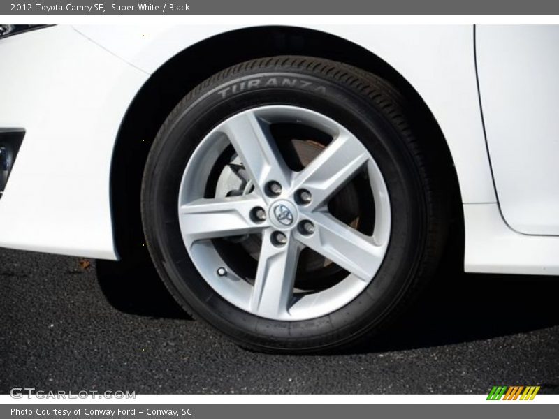 Super White / Black 2012 Toyota Camry SE
