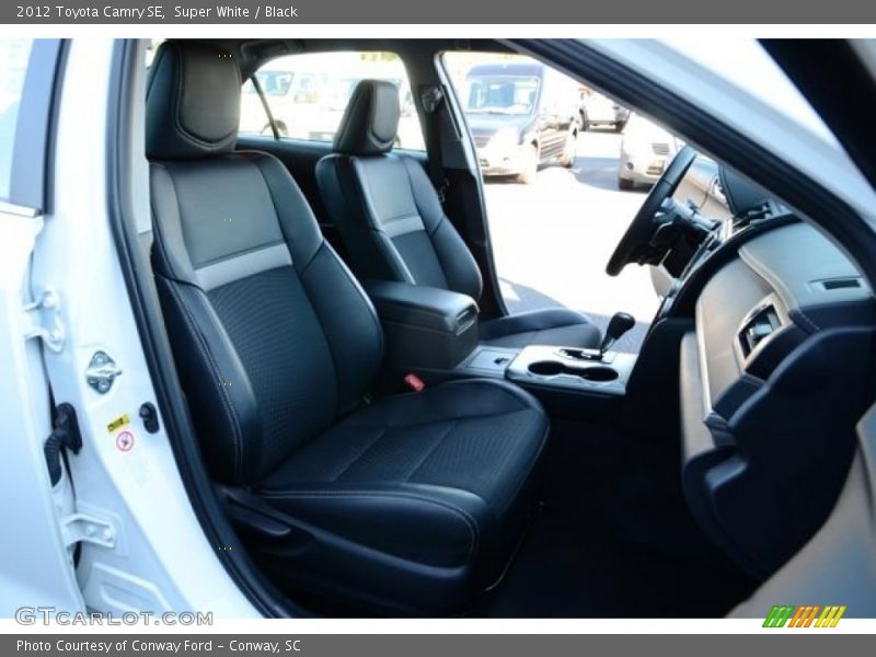 Super White / Black 2012 Toyota Camry SE