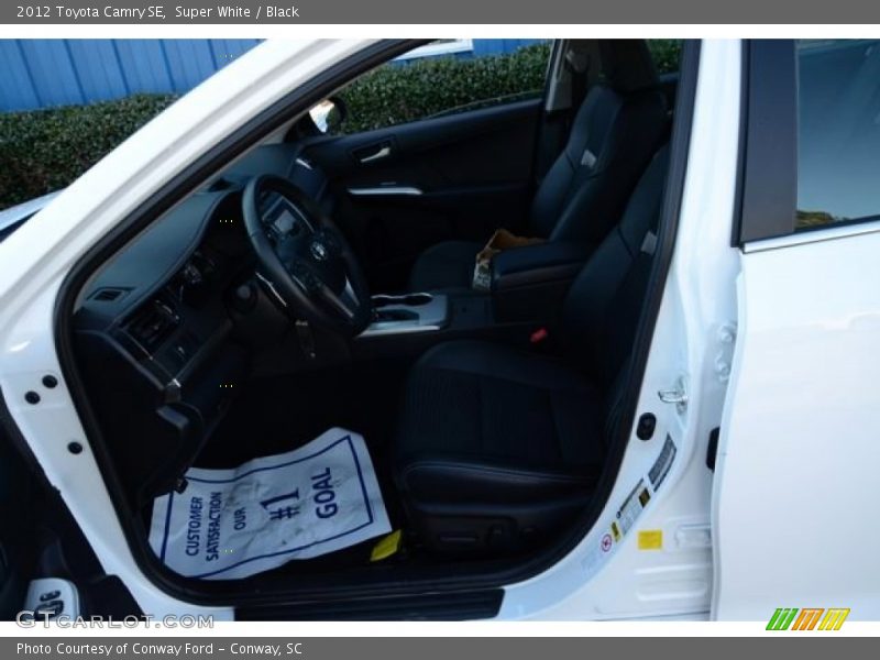 Super White / Black 2012 Toyota Camry SE