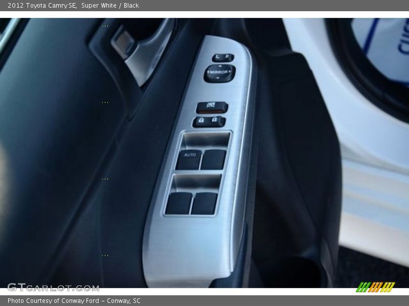 Super White / Black 2012 Toyota Camry SE