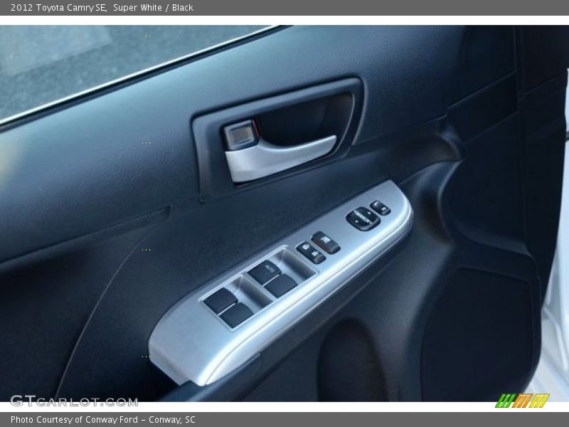 Super White / Black 2012 Toyota Camry SE