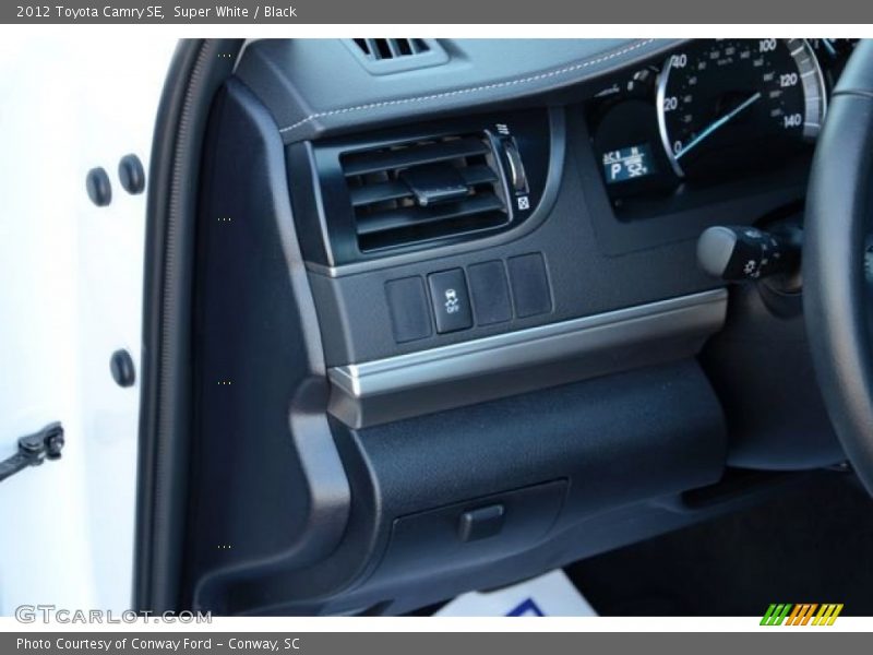 Super White / Black 2012 Toyota Camry SE