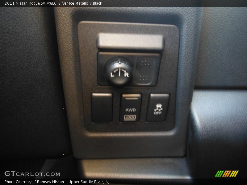 Silver Ice Metallic / Black 2011 Nissan Rogue SV AWD