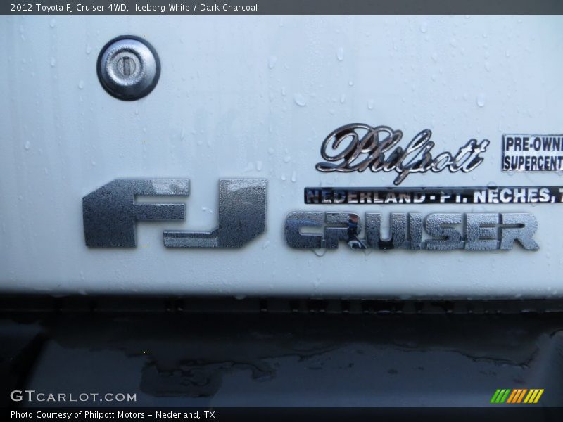 Iceberg White / Dark Charcoal 2012 Toyota FJ Cruiser 4WD