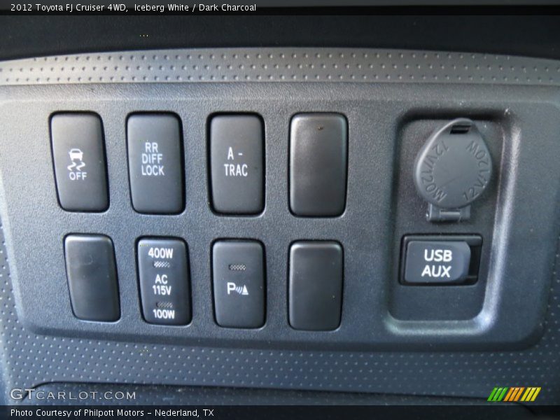 Iceberg White / Dark Charcoal 2012 Toyota FJ Cruiser 4WD