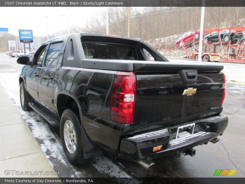 Black / Ebony/Light Cashmere 2007 Chevrolet Avalanche LT 4WD