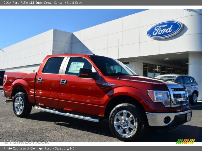 Front 3/4 View of 2014 F150 XLT SuperCrew
