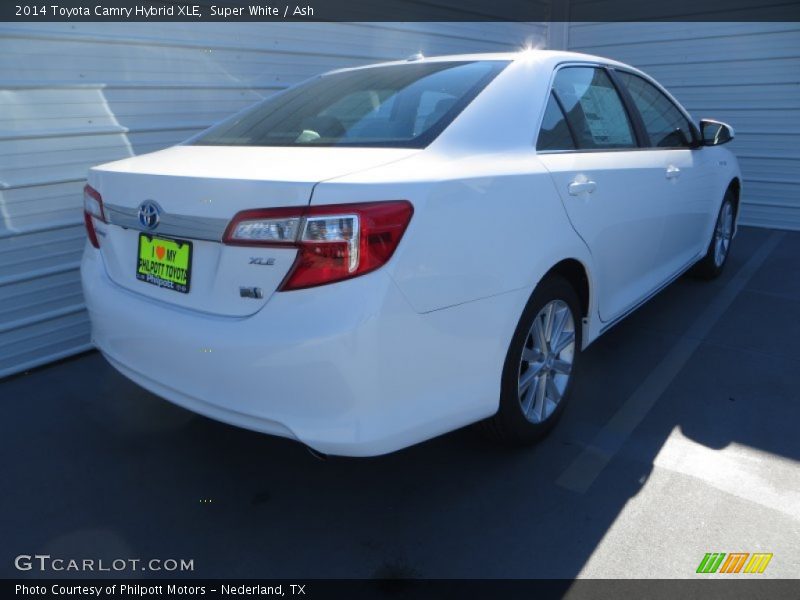 Super White / Ash 2014 Toyota Camry Hybrid XLE