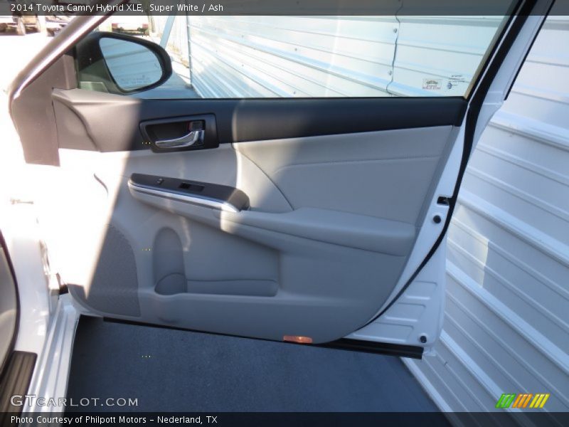 Super White / Ash 2014 Toyota Camry Hybrid XLE