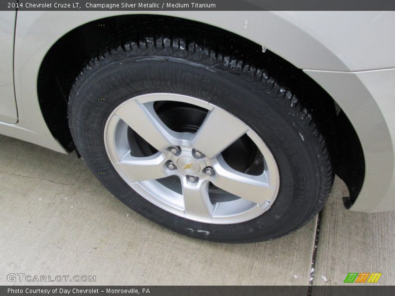 Champagne Silver Metallic / Medium Titanium 2014 Chevrolet Cruze LT