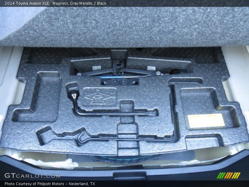 Magnetic Gray Metallic / Black 2014 Toyota Avalon XLE