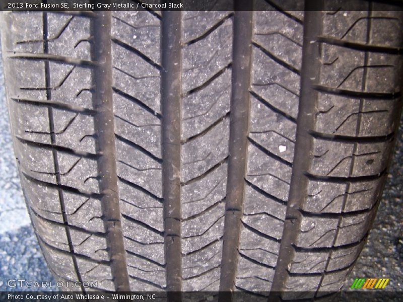 Sterling Gray Metallic / Charcoal Black 2013 Ford Fusion SE