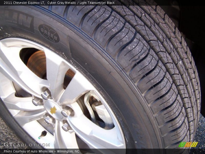 Cyber Gray Metallic / Light Titanium/Jet Black 2011 Chevrolet Equinox LT