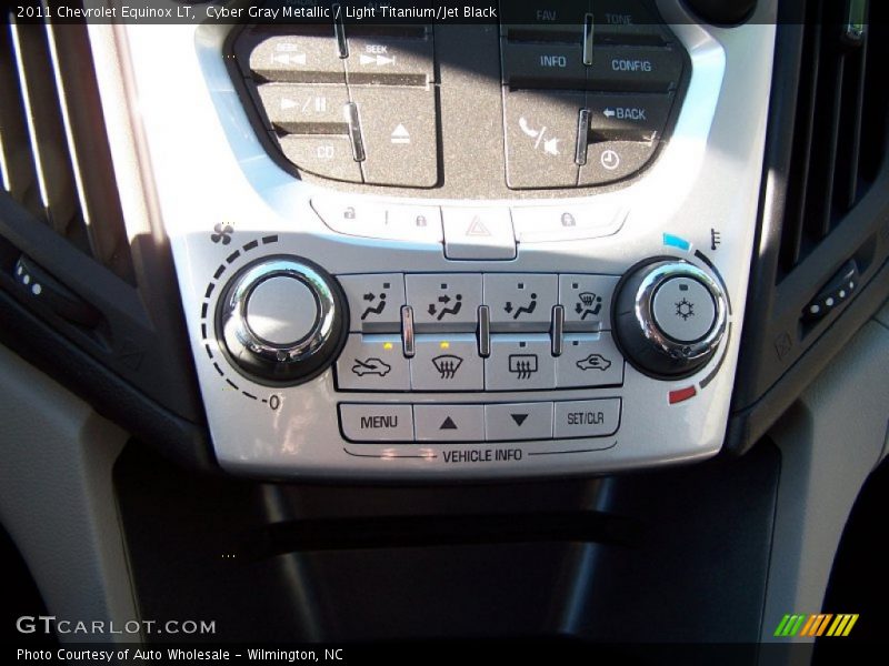 Cyber Gray Metallic / Light Titanium/Jet Black 2011 Chevrolet Equinox LT