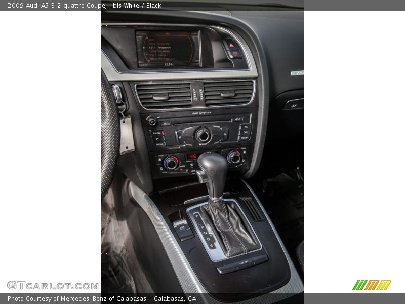 Ibis White / Black 2009 Audi A5 3.2 quattro Coupe