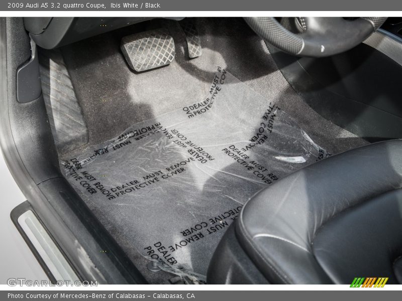 Ibis White / Black 2009 Audi A5 3.2 quattro Coupe
