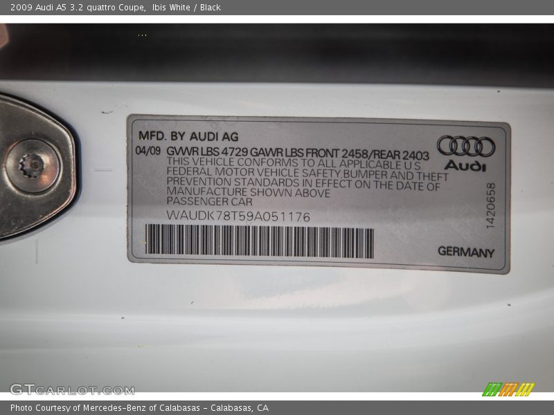 Ibis White / Black 2009 Audi A5 3.2 quattro Coupe