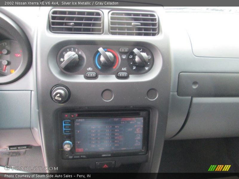 Silver Ice Metallic / Gray Celadon 2002 Nissan Xterra XE V6 4x4