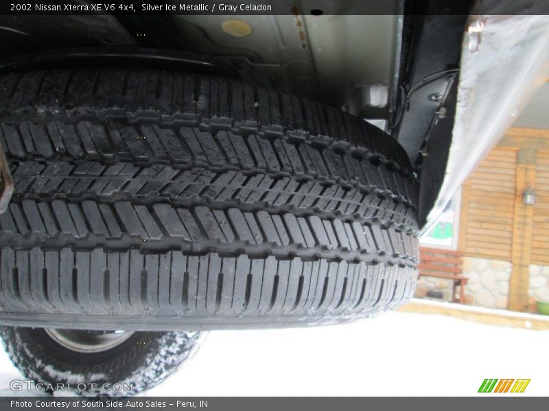 Silver Ice Metallic / Gray Celadon 2002 Nissan Xterra XE V6 4x4