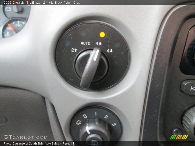 Black / Light Gray 2006 Chevrolet TrailBlazer LS 4x4