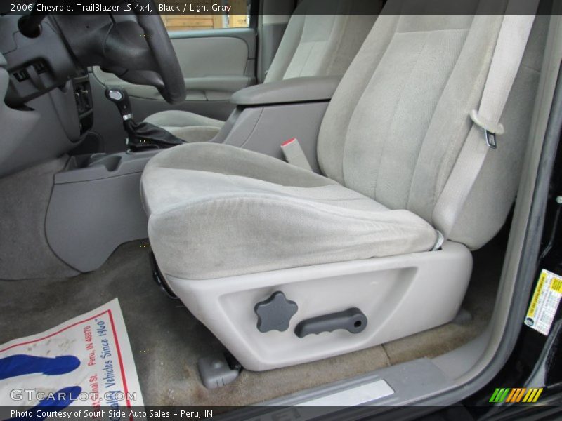Black / Light Gray 2006 Chevrolet TrailBlazer LS 4x4