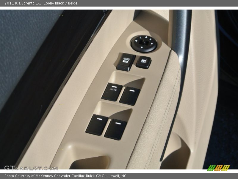 Ebony Black / Beige 2011 Kia Sorento LX