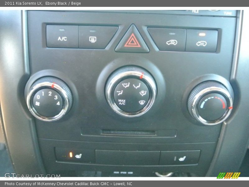 Ebony Black / Beige 2011 Kia Sorento LX
