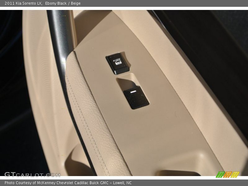 Ebony Black / Beige 2011 Kia Sorento LX