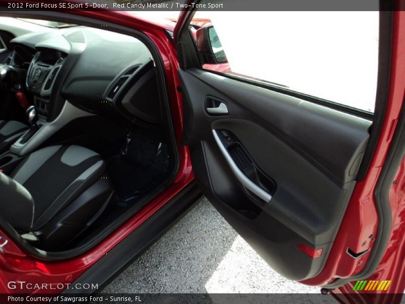 Red Candy Metallic / Two-Tone Sport 2012 Ford Focus SE Sport 5-Door