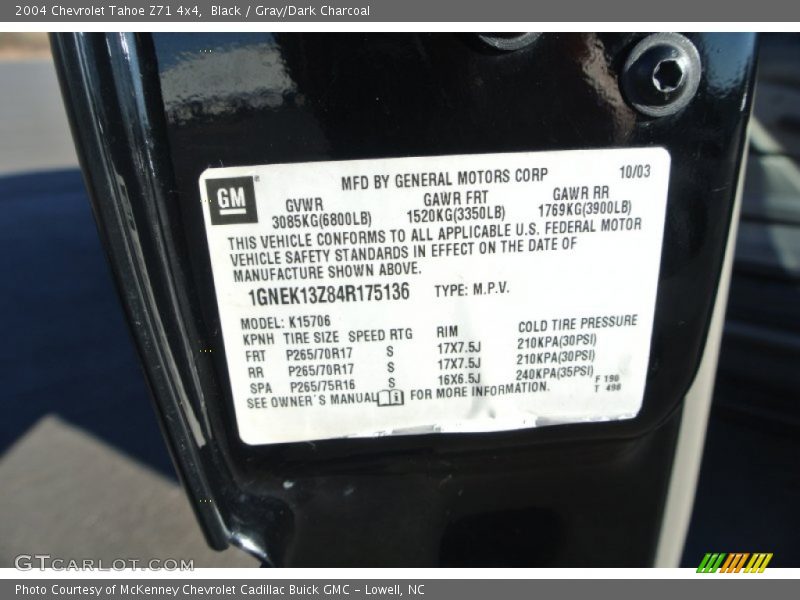 Black / Gray/Dark Charcoal 2004 Chevrolet Tahoe Z71 4x4