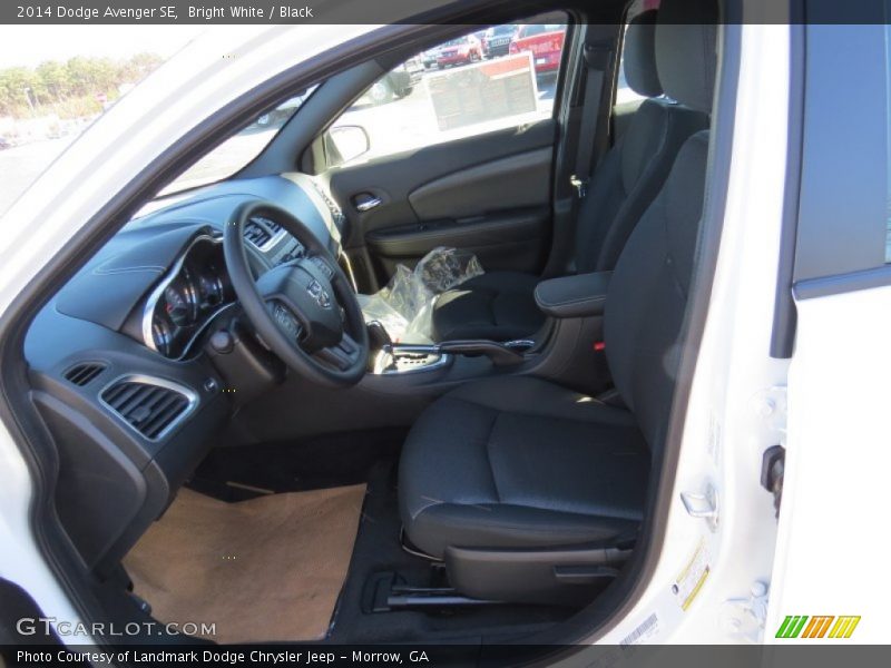 Bright White / Black 2014 Dodge Avenger SE