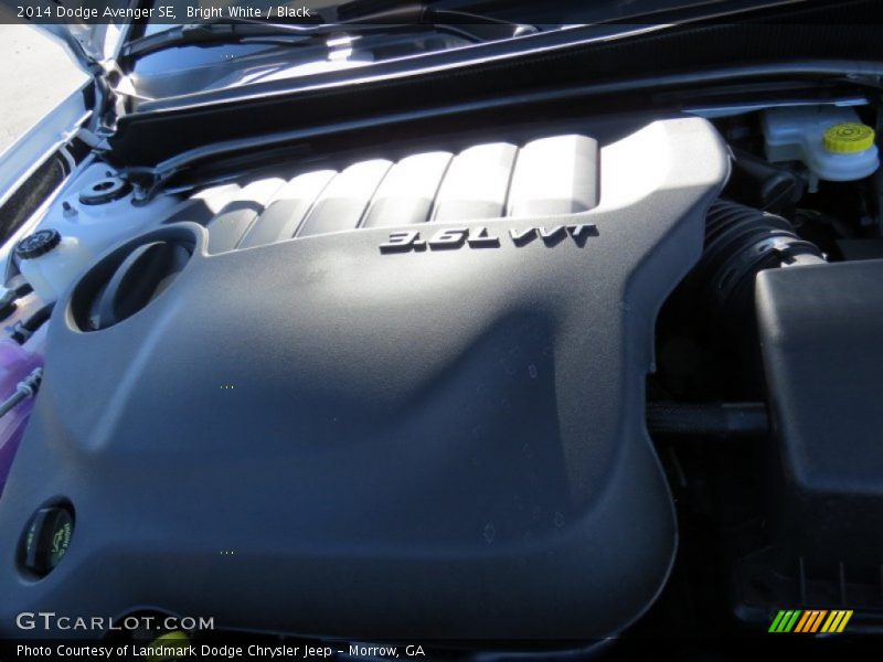 Bright White / Black 2014 Dodge Avenger SE