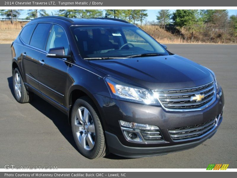 Front 3/4 View of 2014 Traverse LTZ