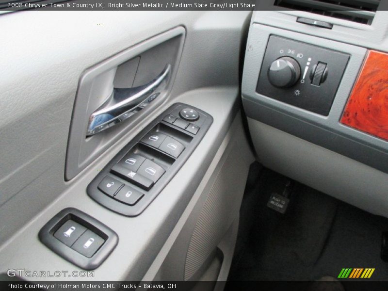 Bright Silver Metallic / Medium Slate Gray/Light Shale 2008 Chrysler Town & Country LX