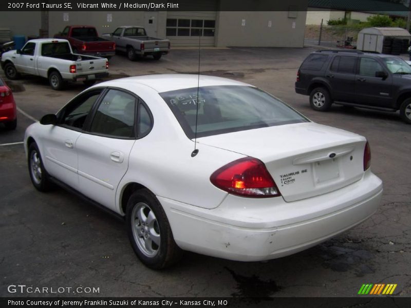 Vibrant White / Medium/Dark Flint 2007 Ford Taurus SE