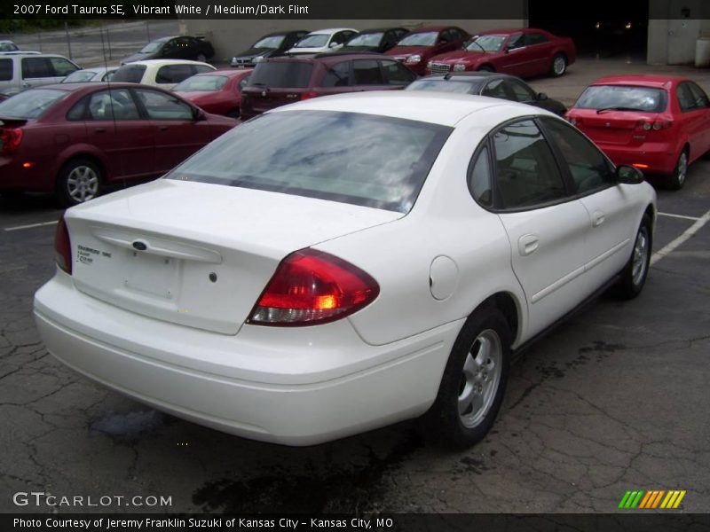Vibrant White / Medium/Dark Flint 2007 Ford Taurus SE