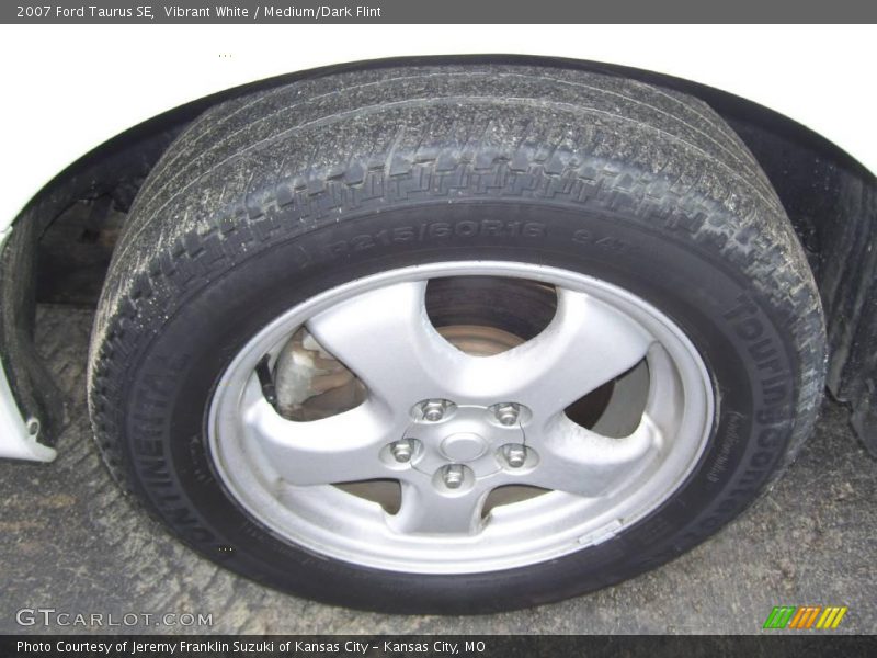 Vibrant White / Medium/Dark Flint 2007 Ford Taurus SE