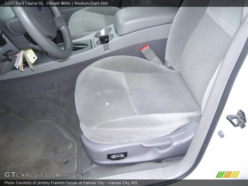 Vibrant White / Medium/Dark Flint 2007 Ford Taurus SE